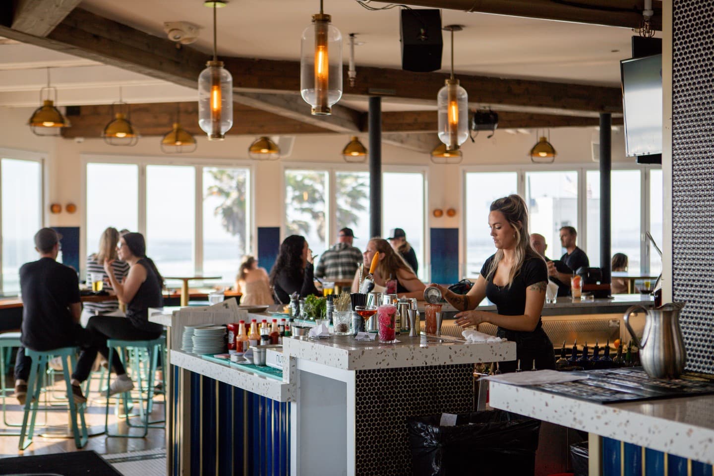 Wonderland Ocean Pub photo 5