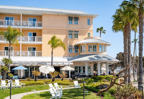 Beachside Restaurant & Bar