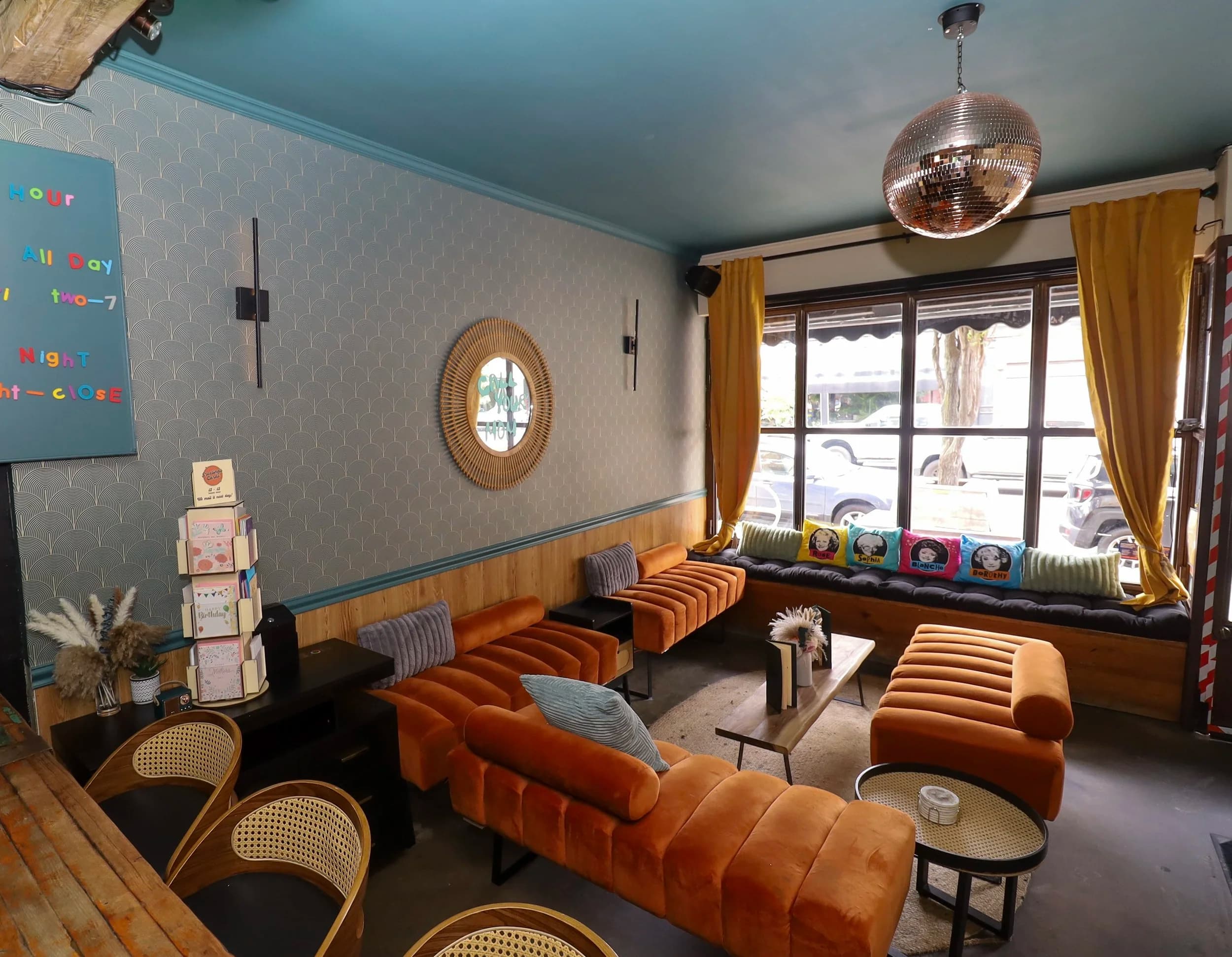 Mommy's Cocktail Bar
