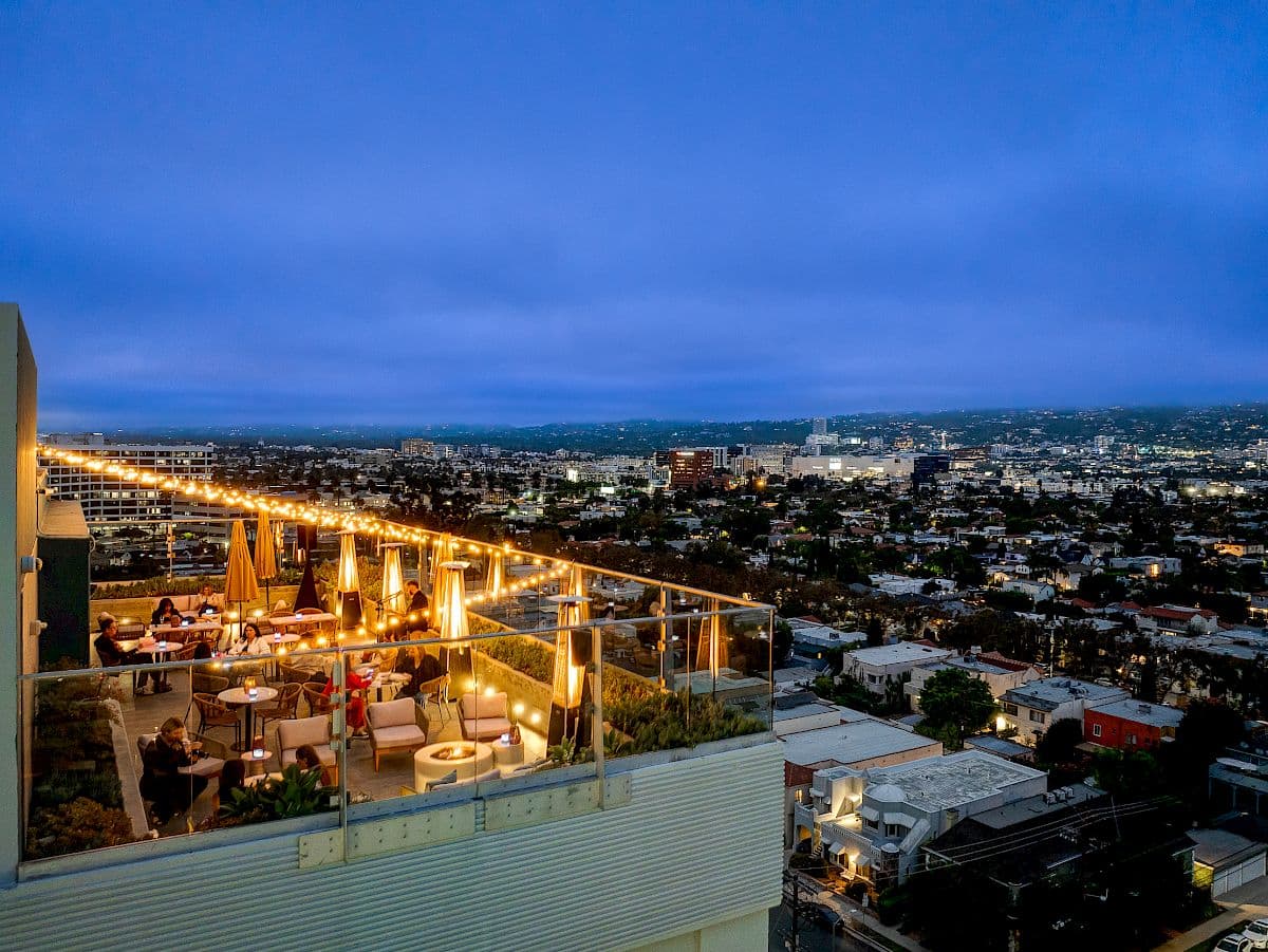 Nava Rooftop Bar & Lounge