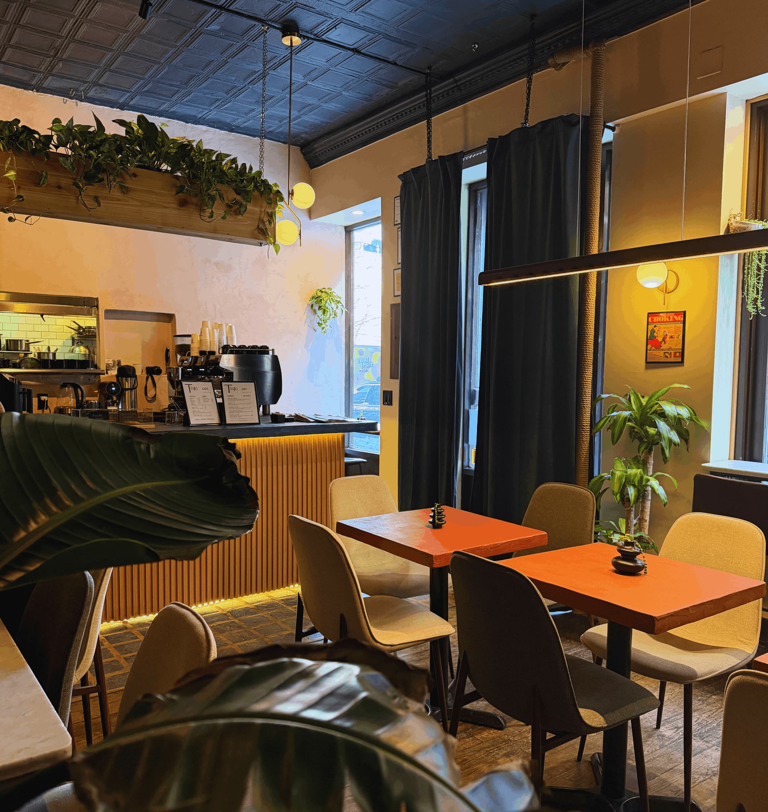 Tinto Café and Bar
