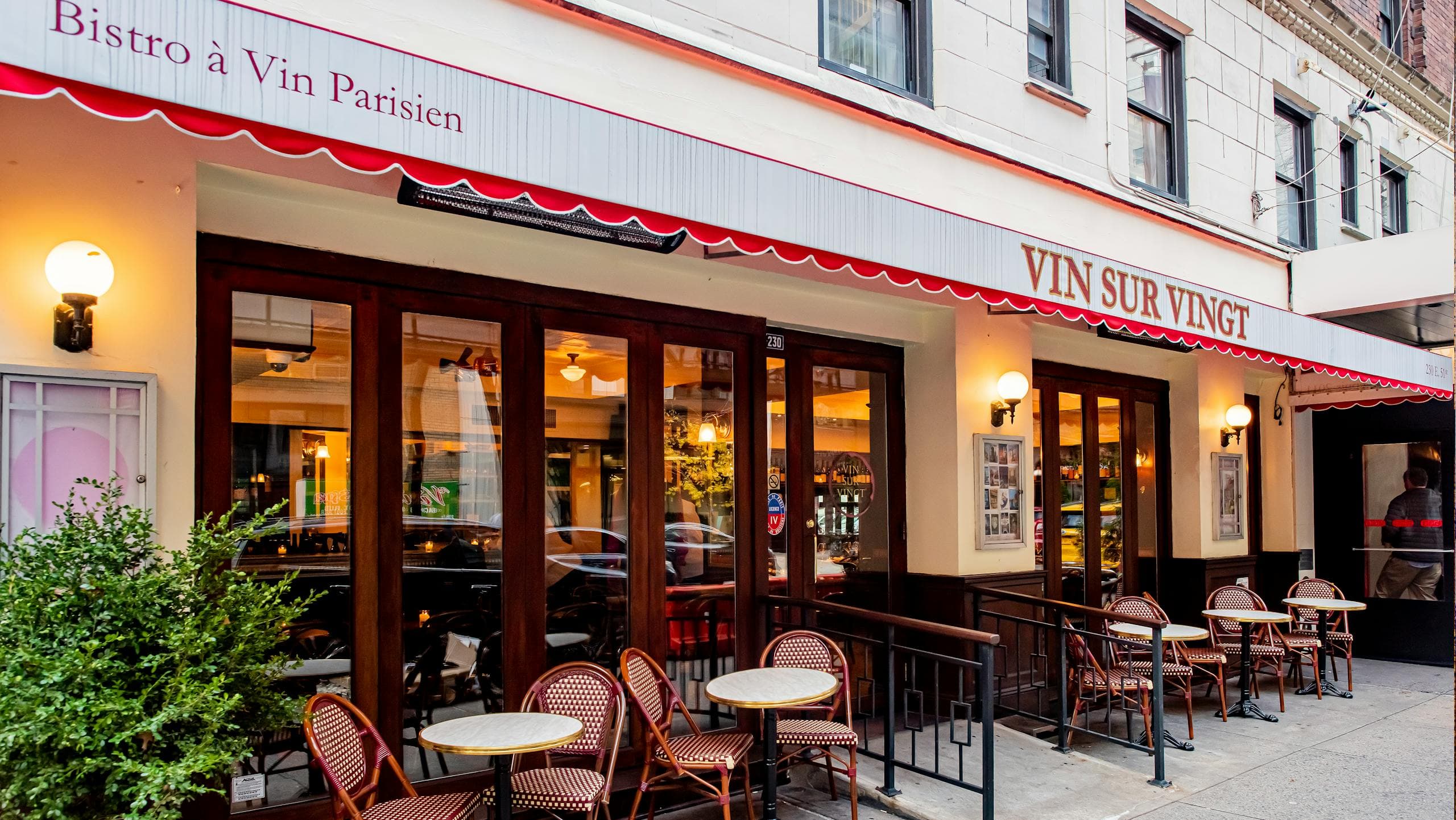 Vin Sur Vingt Bistro - Midtown East